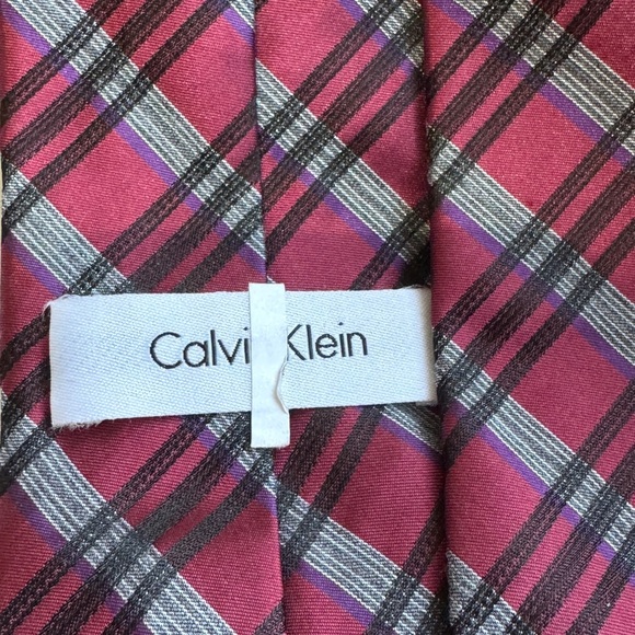 ✨HOST PICK✨ Vintage Calvin Klein Red, Grey, Black Striped Tie or Purse Tie ✨ 🎉 - Picture 15 of 16